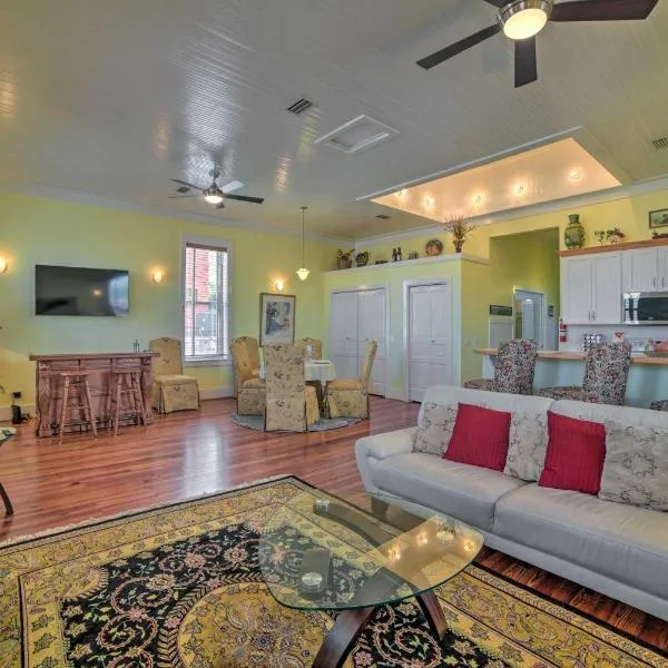 Charming DeFuniak Apartment in Historic Dtwn!, hotell i DeFuniak Springs