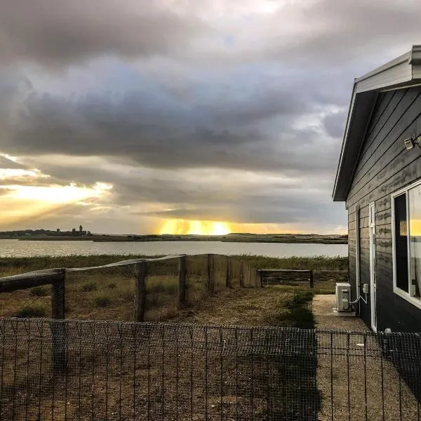 Coorong Island Retreat - Farm Stay at Pet Friendly Property – hotel w mieście Meningie