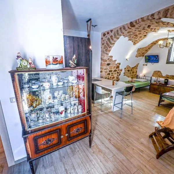 Καμάρα Χωριό Φοινίκι , Kamara Finiki Village, hotel in Moláoi