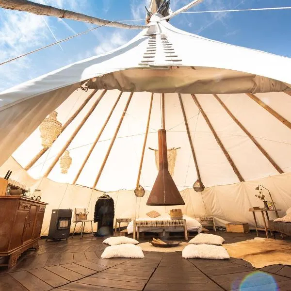 Slapen tussen de schapen in de Tante Tipi, hotel en Zennewijnen