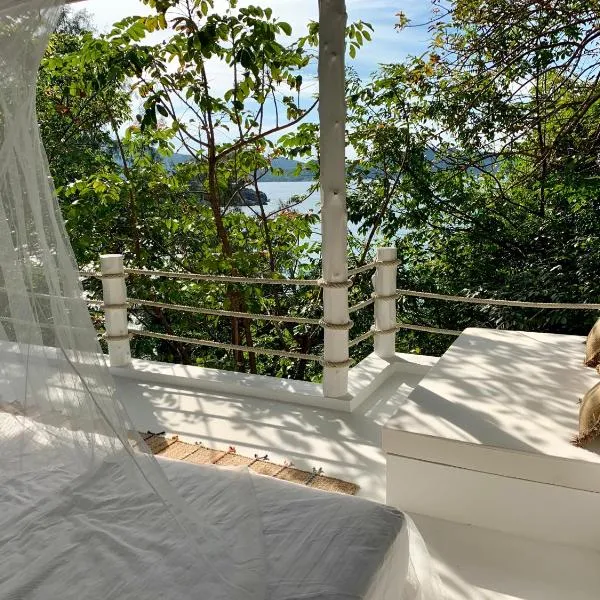 Coconut Beach Bungalows, hotel en Chaloklum