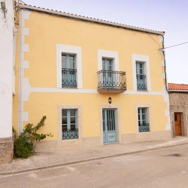 Casa Amarilla Arribes, hotel in Cerezal de Peñahorcada