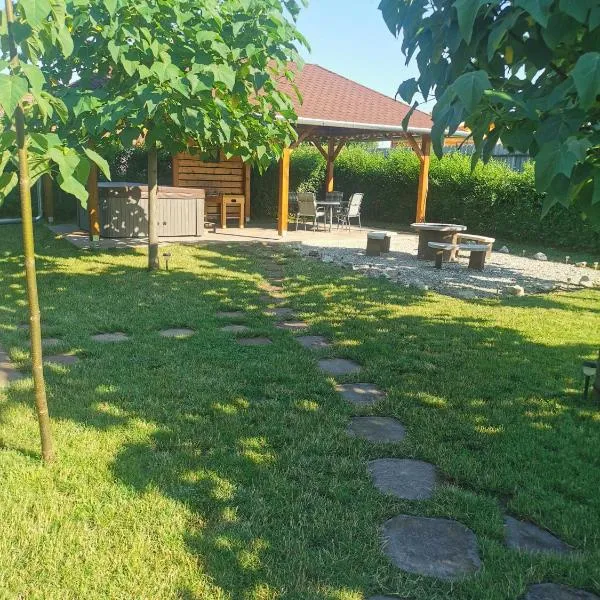 Zso-Zé Apartman, Hotel in Tiszafüred