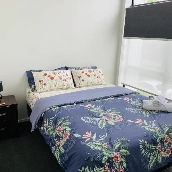 Auckland Homestay-Ensuite Room, near Airport,Free Parking, hotel di Karaka