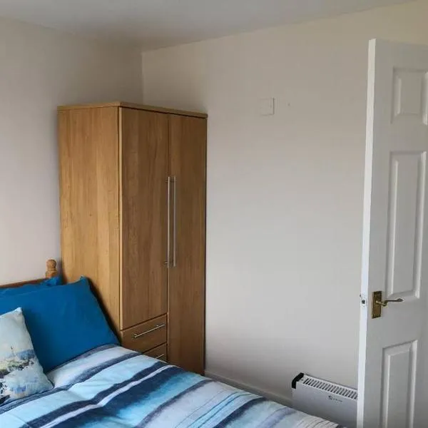 'Le Chalet II' free unlimited wifi 2 bed chalet House, hotel in Pembrokeshire