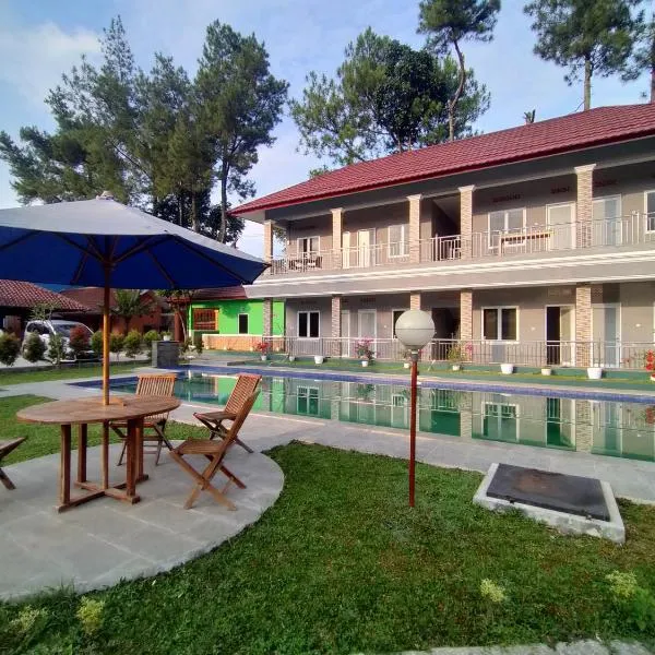 Villa Batu Tua Puncak Mitra RedDoorz، فندق في Nyangkowek