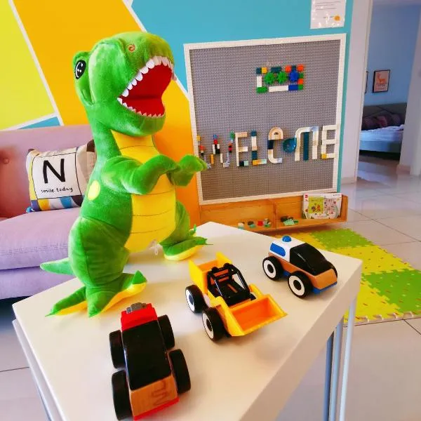 Legoland-Happy Wonder Love Suite-Elysia- Max8pax-with Garden-Pool view, ξενοδοχείο σε Nusajaya