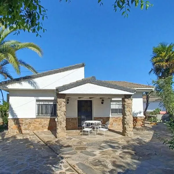 Chalet independiente con amplio jardín y barbacoa AT - CC-00678, ξενοδοχείο σε Puerto Rey