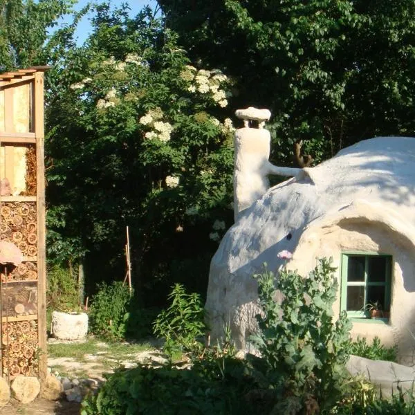 Kerterre des Gallerands, hotel v destinaci Bessais-le-Fromental