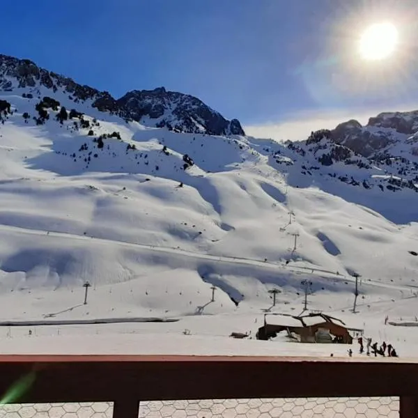 La Mongie, Studio pieds des pistes, parking intérieur privé, hotel en La Mongie