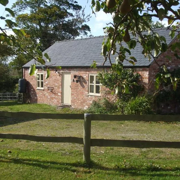 Little Pentre Barn with cozy logburner, hotel in Wrexham