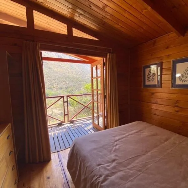 Rancho el Chilcal Cabañas con vista al rio: San Alfonso'da bir otel