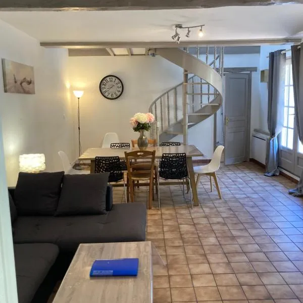 Stella maris – hotel w mieście Neuville-lès-Dieppe