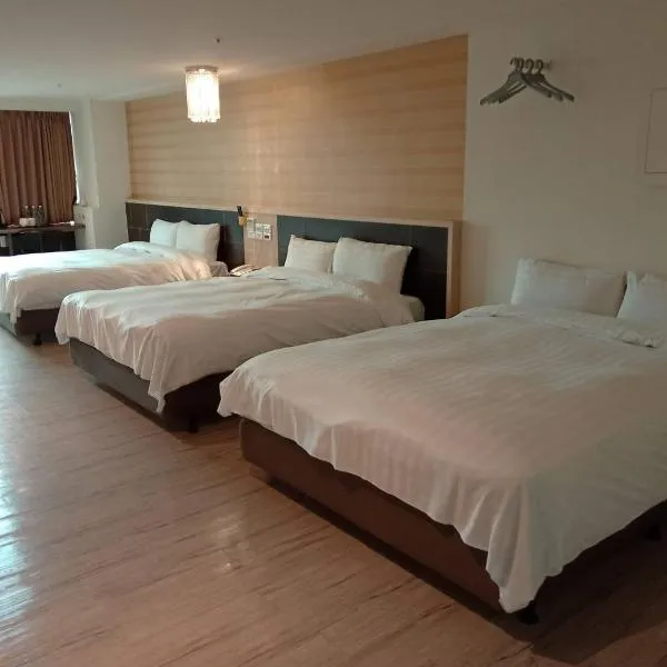 Dengfeng Milan Business Hotel, hotel in Huwei