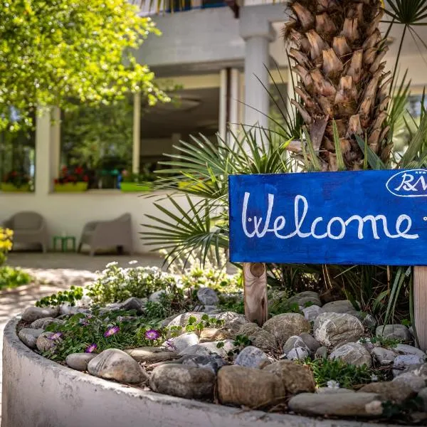 Residence Mareblù, hotel u gradu Prinčipina a Mare