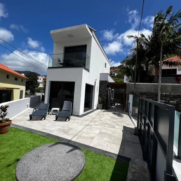Casa da Praia, 2min de la PLAGE, hyper centre, hotel in Machico