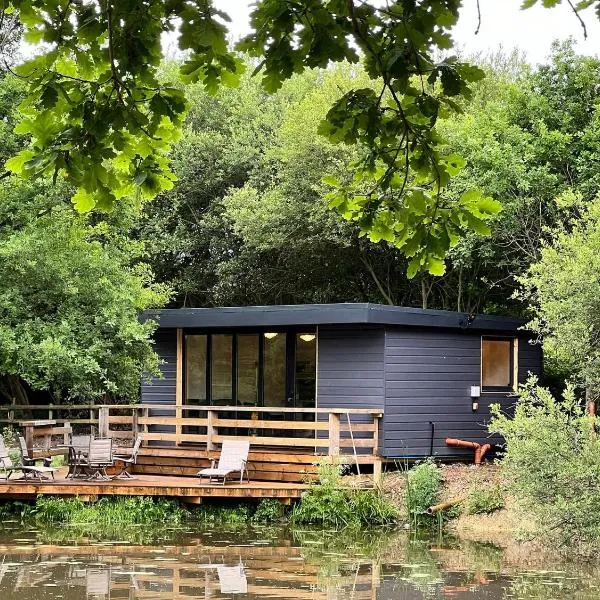 Cackle hill lakes, Kingfisher Lodge, hotel a Biddenden