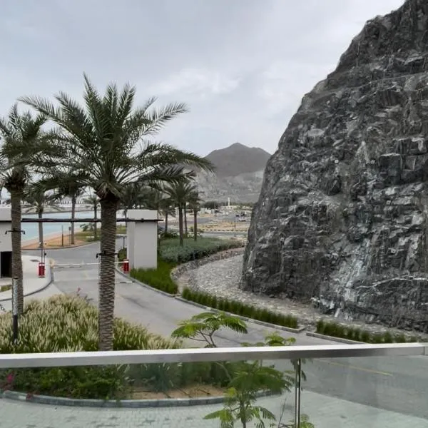 Apartments with three bedrooms at address hotel, hôtel à Khor Fakkan