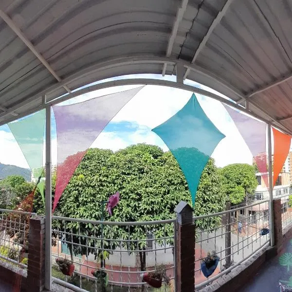 MANOA "Lugar de descanso" HABITACION CON VISTA A LA CIUDAD, FRESCO Y VENTILADO: Guacán'da bir otel