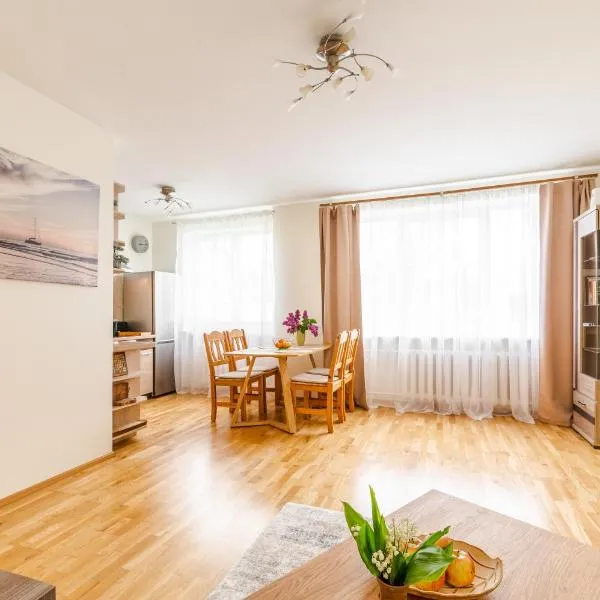 Tallinna mnt 2, Apartment 3, hotel in Haapsalu