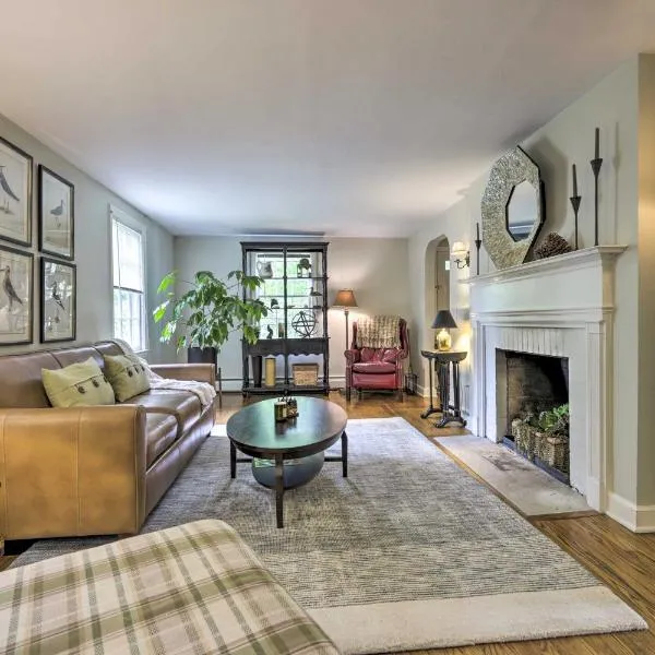 Historic Essex Home with Large Yard Near Downtown!, hotel v destinaci Essex