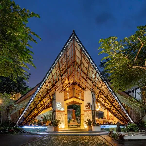 The Village Resort Bogor By Waringin Hospitality、Caringinのホテル