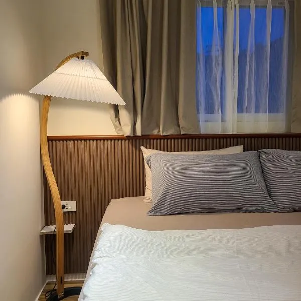 Good Day Homestay, hotel v destinaci Nangan