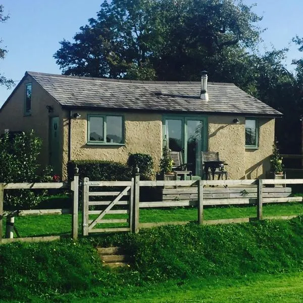 The Stable with cozy logburner, hotel in Wrexham
