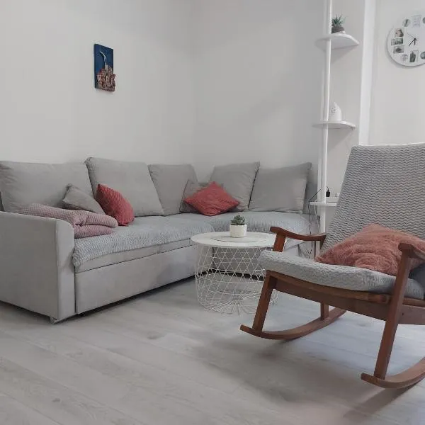 Apartman Nora: Ubli şehrinde bir otel