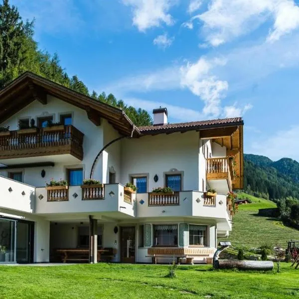 Alpenappart App Weiße Zinne, hotel v destinaci Cadipietra