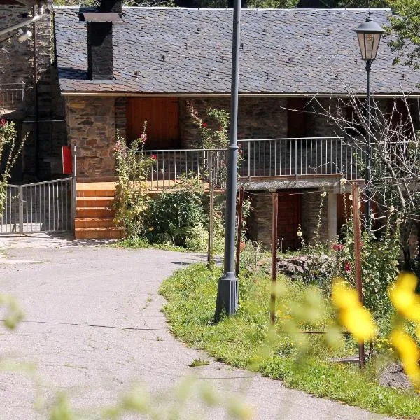 Apartaments Turístics Vilaró, ξενοδοχείο σε Llorts