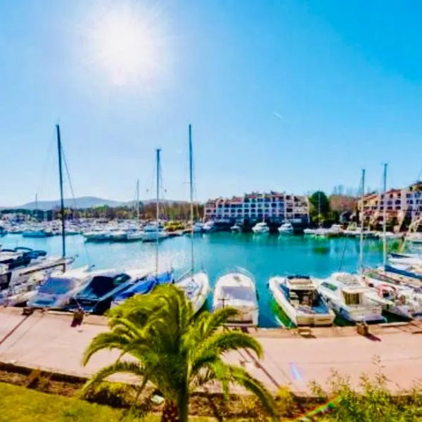 Petit Cocon magnifique vue sur Marina dans le golfe de Saint Tropez, hôtel à Cogolin