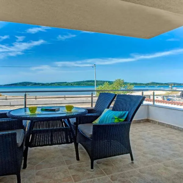 ERE Apartment, hotel v destinaci Srima