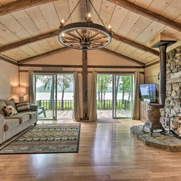 Cozy Lake Champlain Cottage with Beautiful View, hotel in Shoreham