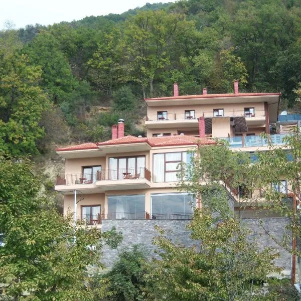 Hotel Athina、カト・ルートラキのホテル