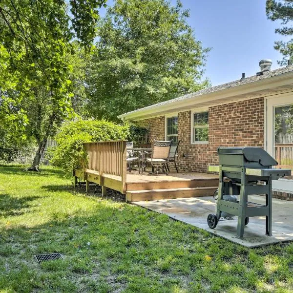 Apex Home ~ 15 Mi to Downtown Raleigh!, hotell i Apex