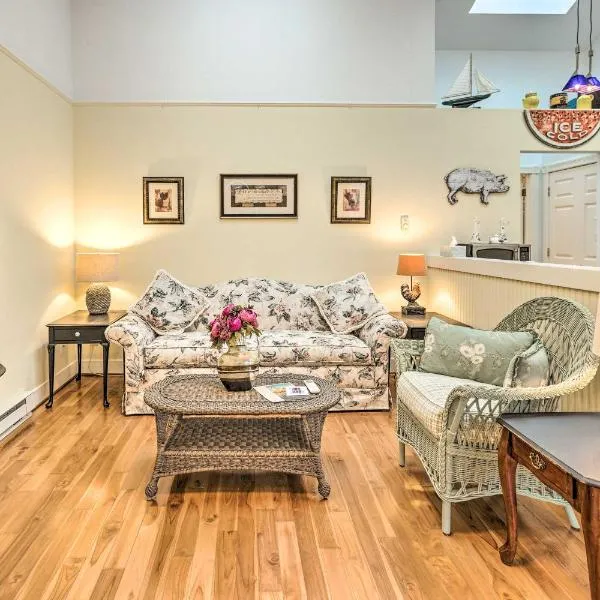 Couples Haven in Frankfort by Lake, Trails and Dtwn, hotel in Frankfort