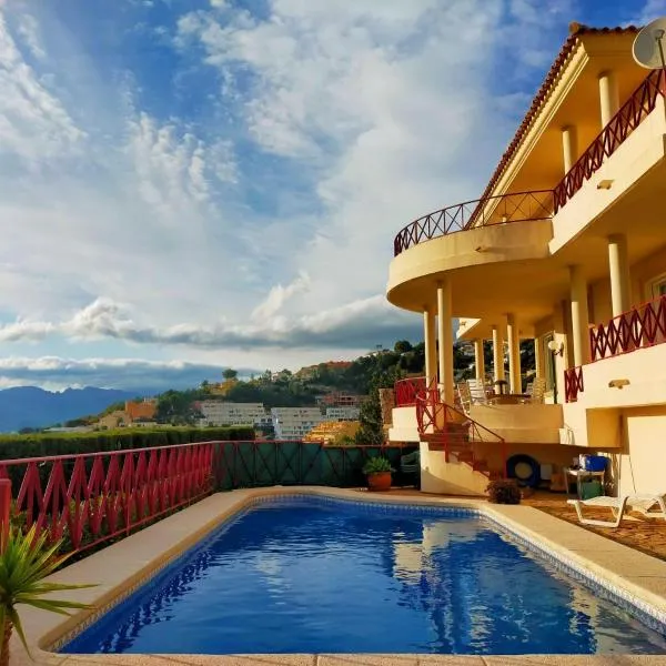 Spacious villa in Altea Hills, hotel v destinaci Altea