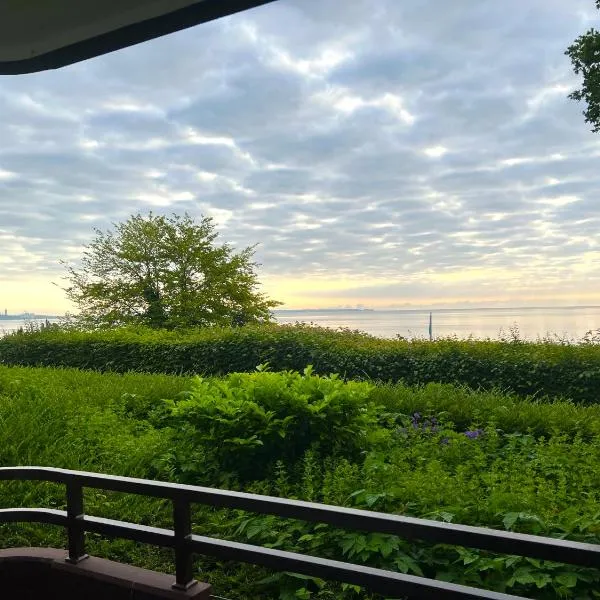 Moderne 3-Zi-Wohnung mit Meerblick direkt am Strand, Hotel in Scharbeutz