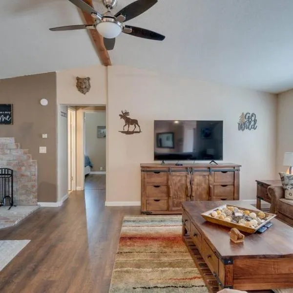 Amazing 3 Bed, 2 Bath Cabin between Flagstaff & Sedona, hotel v destinaci Munds Park