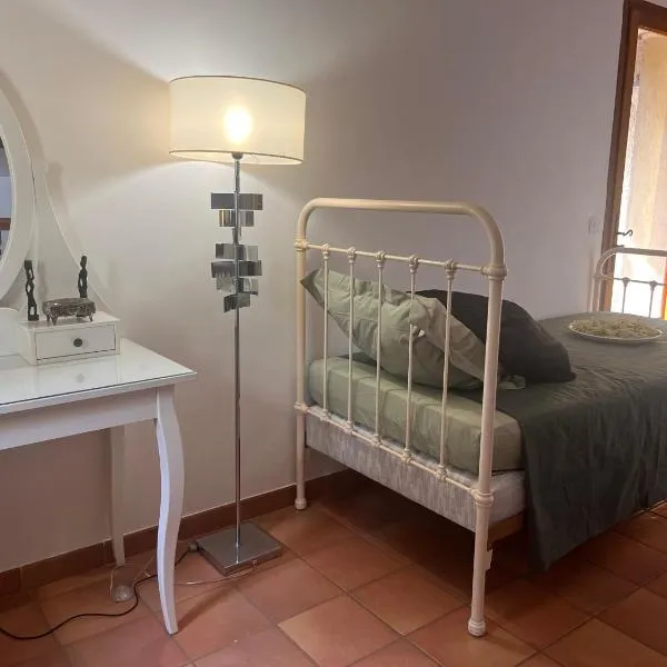 Le Mazet de choubouloute, hotel v destinaci Saint-Gilles