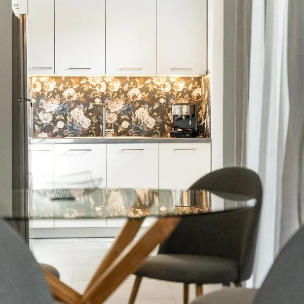 The H Experience Blackbird Spacious 2BD Apartment close to the beach, hotel in Xylokastron