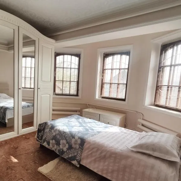 Uyut house Osh, hotel in Osh