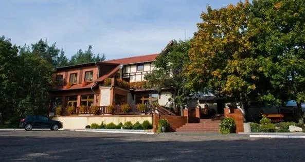 Gościniec Marzymięta, hotel v destinaci Czmoń