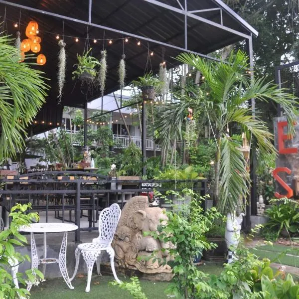 Eat n Sleep, hotel ve městě Phuket