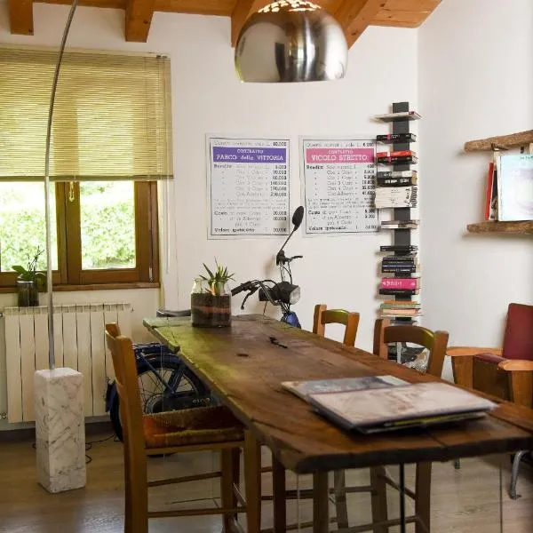 La Casa di Emy, hotel v destinaci Solto Collina