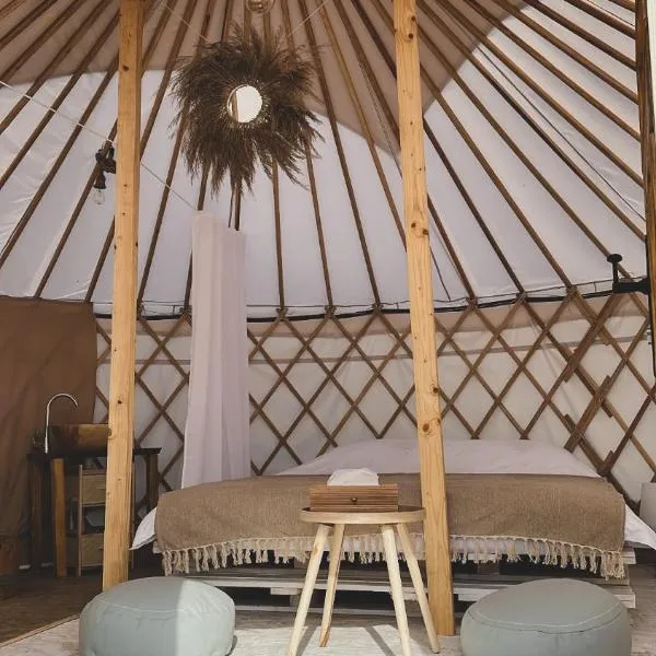 Glamping Iurte Mongole Spiritul Zimbrului, hotel en Cheia