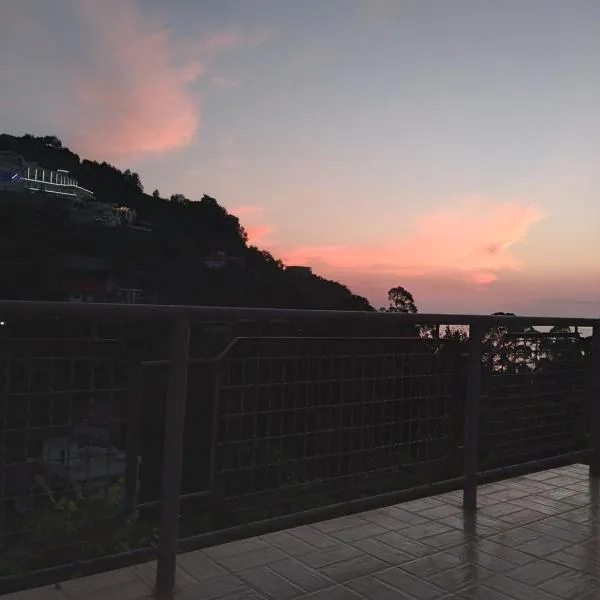 Small guest house, hotel v destinaci Kvariati