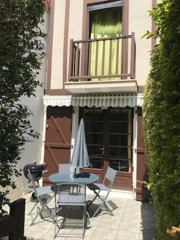 Maisonnette du bonheur, hotel a Courseulles-sur-Mer