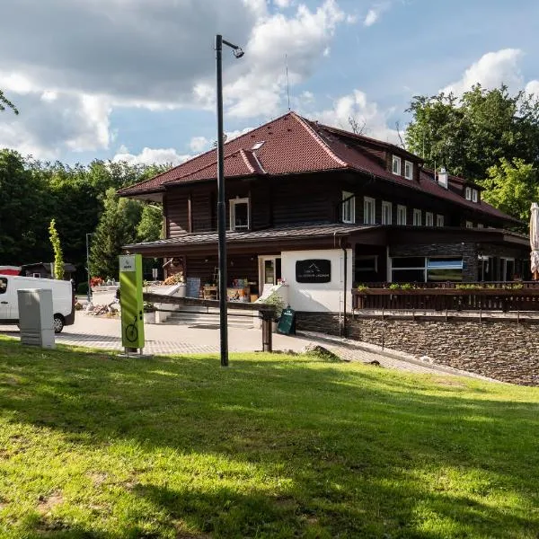 Chata pod Ostrým vrchom, hotel en Trenčianske Jastrabie